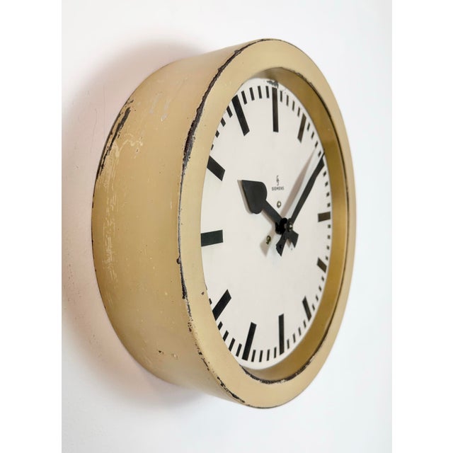 1950s Vintage Industrial Factory Wall Clock from Siemens, 1950s For Sale - Image 5 of 18