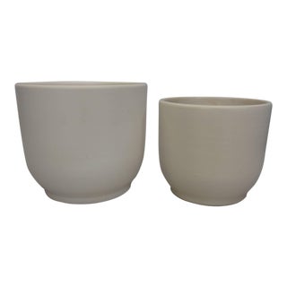 Pair of Matte White Graduated Height Gainey Planter Pots For Sale