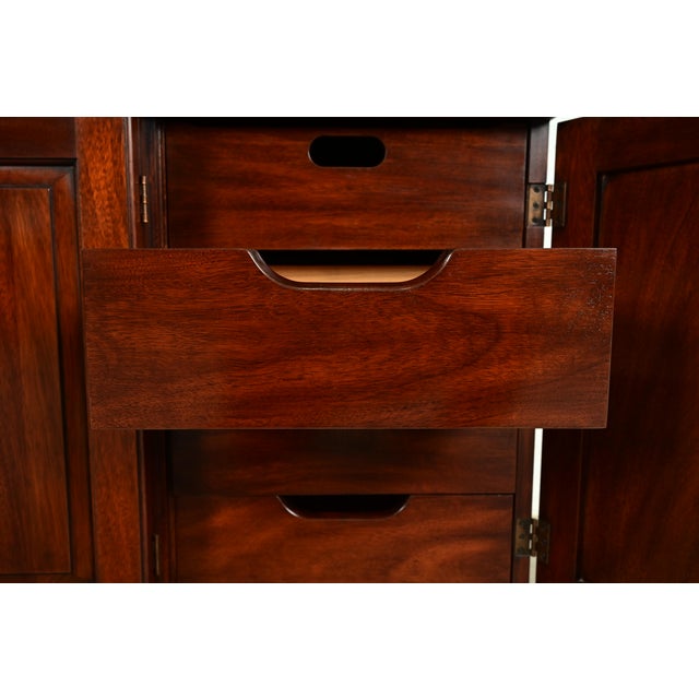 Wood Henkel Harris Georgian Carved Mahogany Lighted Breakfront Bookcase Cabinet For Sale - Image 7 of 18