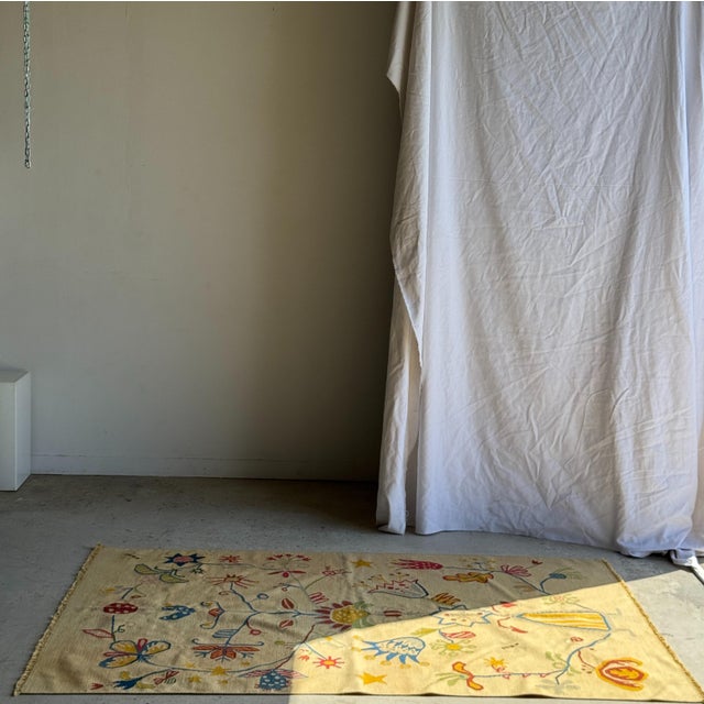 Boho Chic Large Beige Indian Rug with Floral Patterns, 1980s For Sale - Image 3 of 18