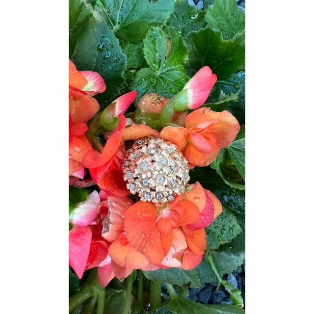 Gold Diamonds Cluster Tremblant Floral Large Round Top 18k Gold Ring, Size 7 For Sale - Image 8 of 8