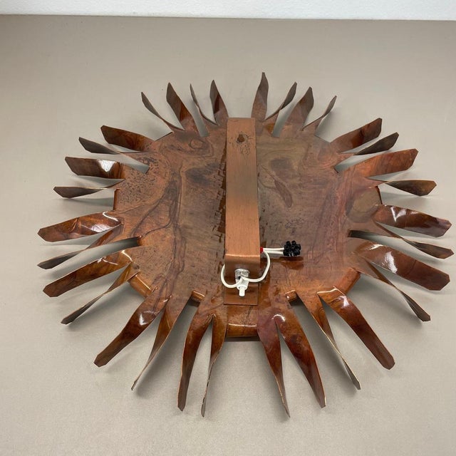 Large Copper Sunburst Theatre Wall Light in the style of Stilnovo, Italy, 1950s For Sale - Image 15 of 18