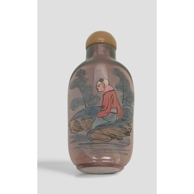 Early 20th‑Century Chinese Inside‑Painted Purple Glass Snuff Bottle — Two Miniature Figures, Agate Stopper For Sale - Image 12 of 12
