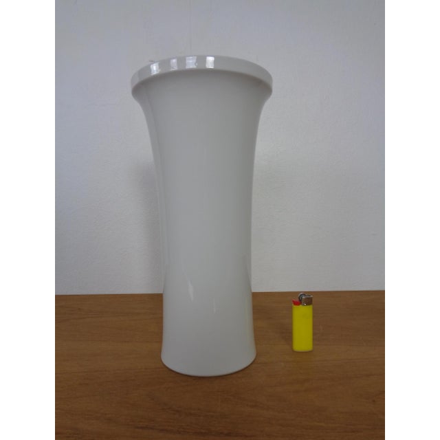 White porcelain vase by Siegmund Schütz for KPM Berlin. Design from 1951. Marked on the underside. Very good condition....