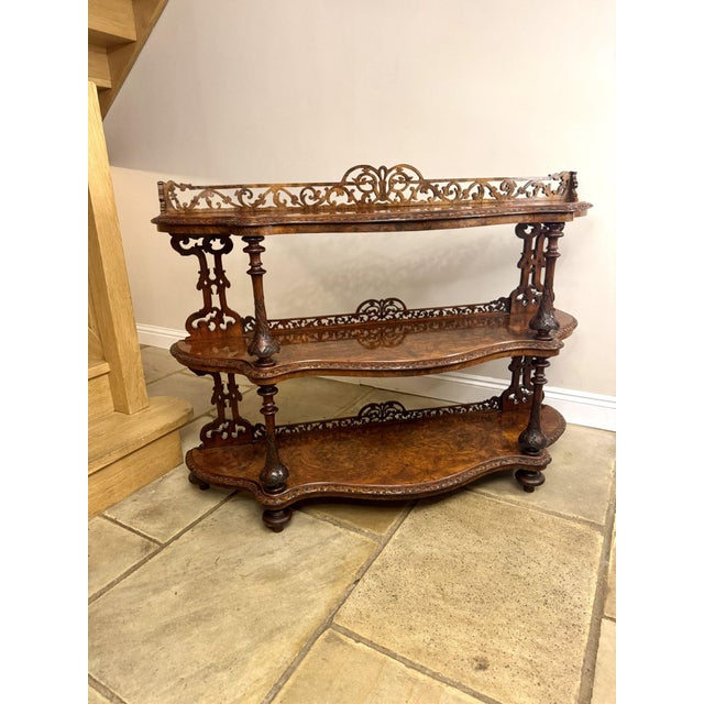 Fine quality antique Victorian figured walnut three tier whatnot, having a quality antique Victorian walnut whatnot with a...