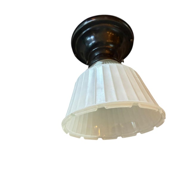 Perfect in a hallway, pantry or closet! Unique shape with ribbing and cutout rim detail.