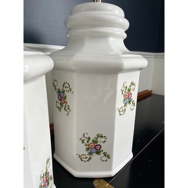 Ceramic Vintage White Ceramic Hexagonal Ginger Jar Lamps Grand Millenial For Sale - Image 7 of 11