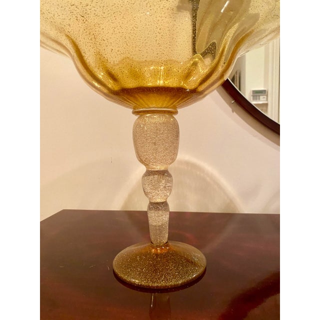 1980s Murano Style Glass Centerpiece Pedestal Bowl With Gold Leaf Speckles For Sale - Image 10 of 10