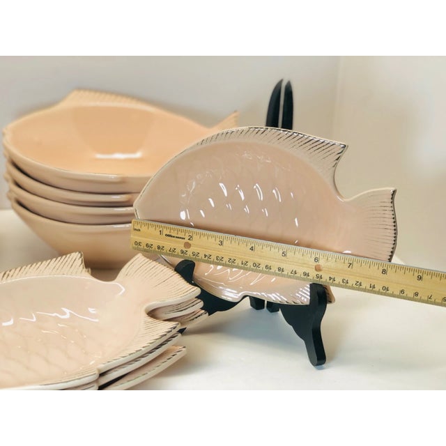 1990s Vintage Mid-Century Modern Fish Shaped Dinner and Side Plates Bowls -Set of 12 For Sale - Image 5 of 8