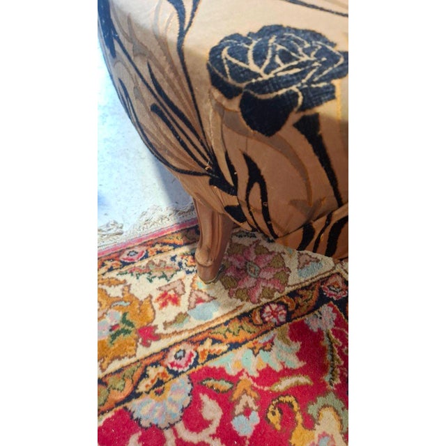 Beautiful late 19th-century chaise longue in excellent condition. This chaise longue has been reupholstered by a...