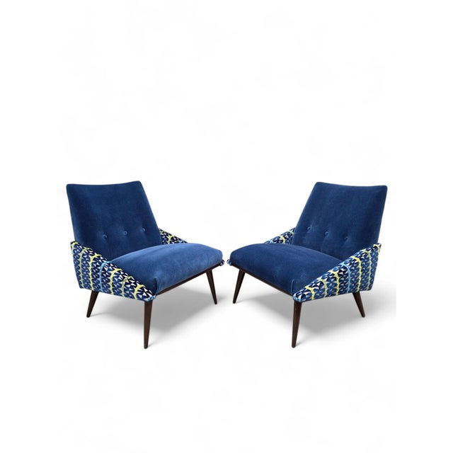 Mid-Century Modern Slipper Chairs by Kroehler with Walnut Base, Newly Reupholstered – Pair Elegant pair of mid-century...