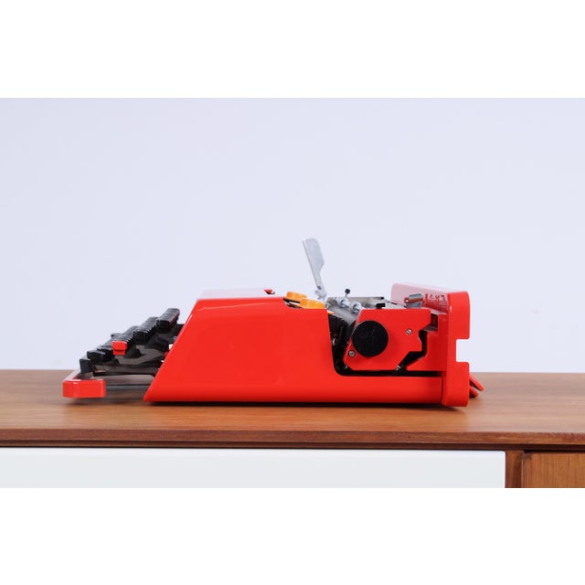1960s Valentine Red Typewriter by Ettore Sottsass for Olivetti, 1960s For Sale - Image 5 of 18