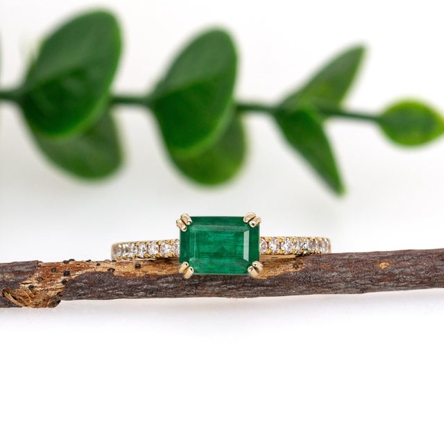 Art Deco 2.2cts Colombian Emerald Ring W Pave Diamond Shank in 14k Solid Gold | Em 7x5mm, Size 6.75 For Sale - Image 3 of 7