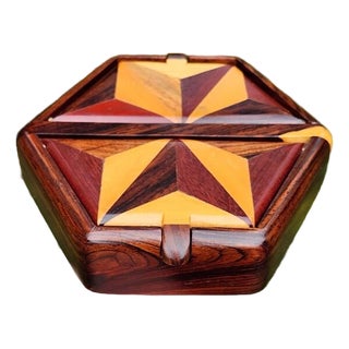 Vintage MCM Japanese Muku Yosegi Wood Parquetry Hexagonal Jewelry Box – Gullwing Lid ​- Mid Century Modern Decor For Sale