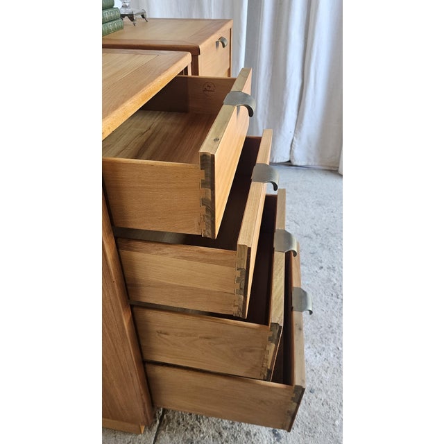 Brown 1950s Drexel Pair of Nightstands, Drexel Precedent Collection by Edward Wormley, Mid Century Modern For Sale - Image 8 of 18