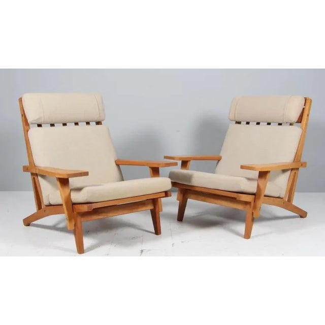 Hans j. Wegner lounge chair with loose cushions original upholstered with lighthallingdal wool from kvadrat. Frame of oak....