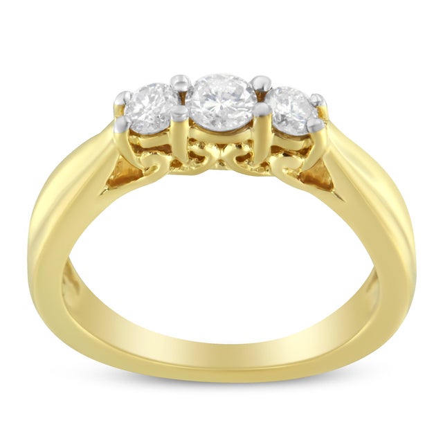 Contemporary 10K Yellow Gold Three-stone Diamond Ring (0.50 cttw, J-K Color, I2-I3 Clarity) - Size 6 For Sale - Image 3 of 6