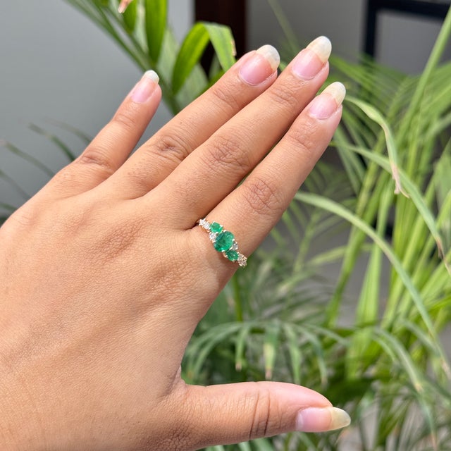 Asian 14k Gold 1.09ct Natural Oval Emerald & Diamond Cluster Ring Size 8 For Sale - Image 3 of 18