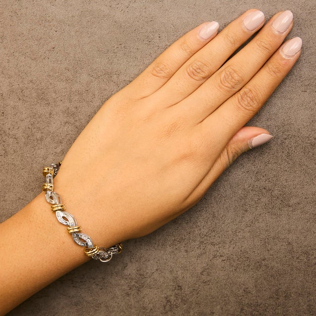Haus of Brilliance 14k Two Toned Gold 2.00 Cttw Diamond Bypass and Swirl Link Bracelet (H-I Color, SI1-SI2 Clarity) - 7" Inches For Sale - Image 4 of 5