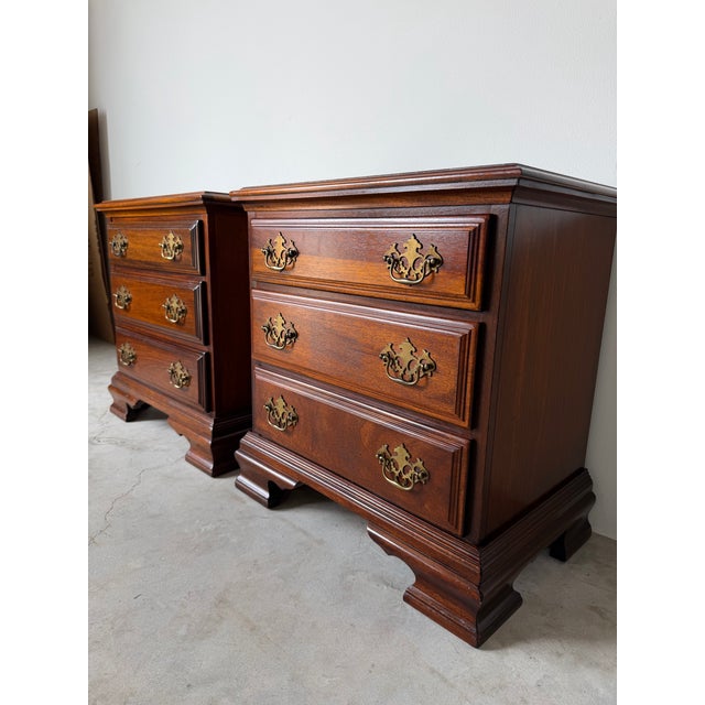 American Vintage Chippendale-Style Mahogany Three-Drawer Nightstands – A Pair For Sale - Image 3 of 13
