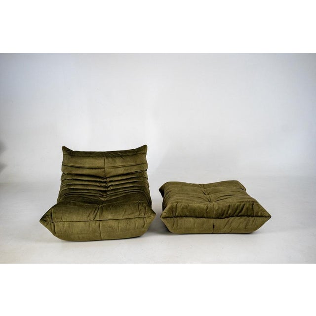 This Togo has been reupholstered with new foam and high-quality new fabric, keeping its inner structure, giving the item...