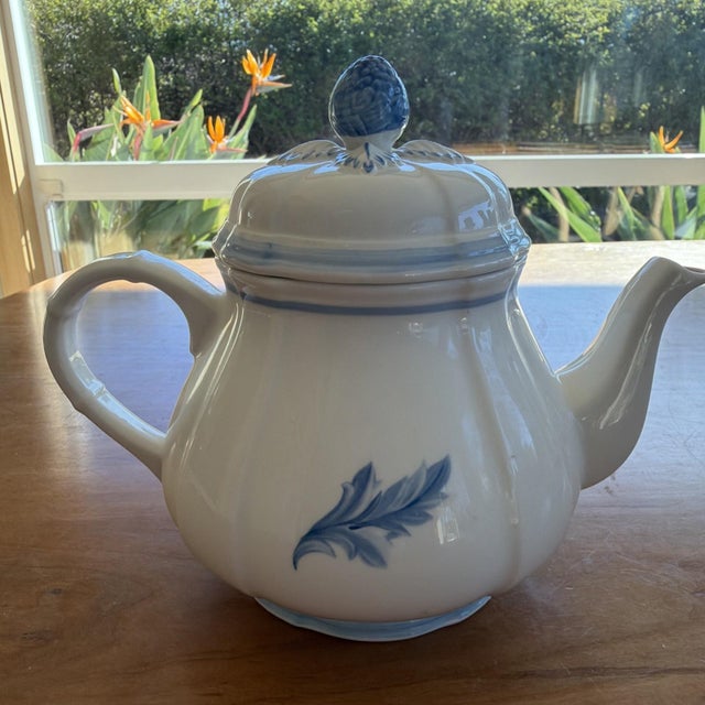 Ceramic 1980s Villeroy & Boch Casa Azul Vivo Country Garden Teapot Tea Stains Inside For Sale - Image 7 of 7