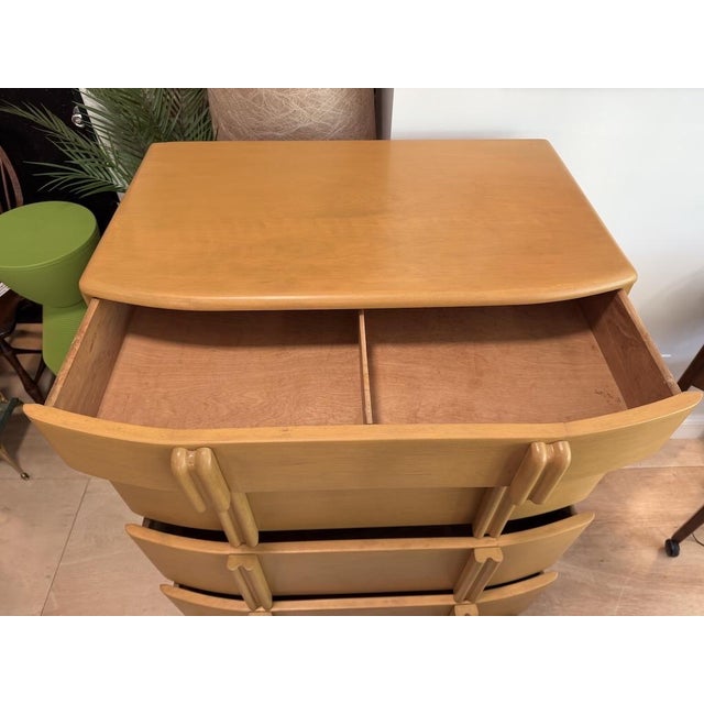 Heywood-Wakefield Vintage Heywood Wakefield “Airflow” Highboy Dresser 1930s For Sale - Image 4 of 9