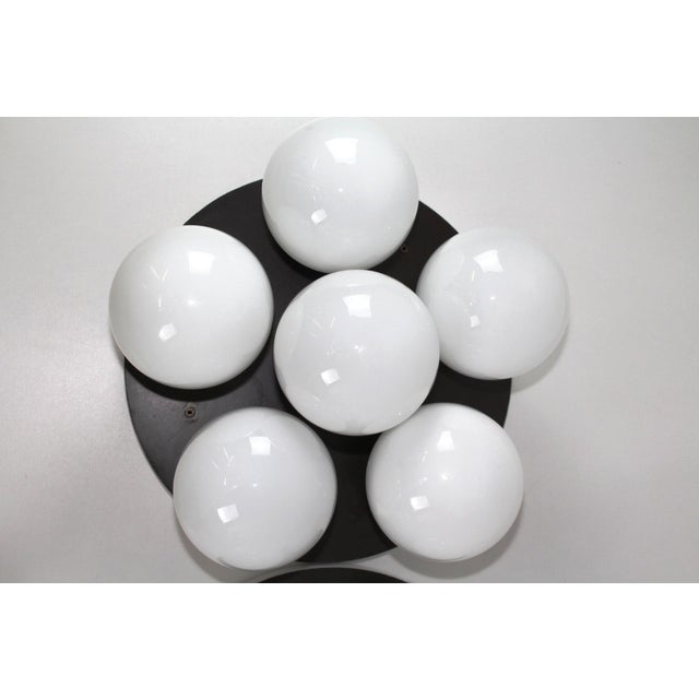 - An extremely large 6-flamed ceiling lamp - With a brown colored wooden plate measuring 55,5 cm in diameter and 5 cm...