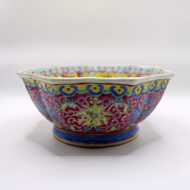 Antique Chinese Famille Rose Ruby Graviata Octagonal Dragon & Phoenix Bowl, Late Qing/Republic Era For Sale In Cincinnati - Image 6 of 12