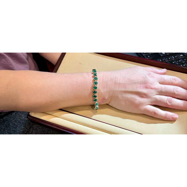 24 Carat Emerald 1.8 Carat Diamond Tennis Bracelet 14 Karat White Gold, 16.7 GM For Sale - Image 13 of 18