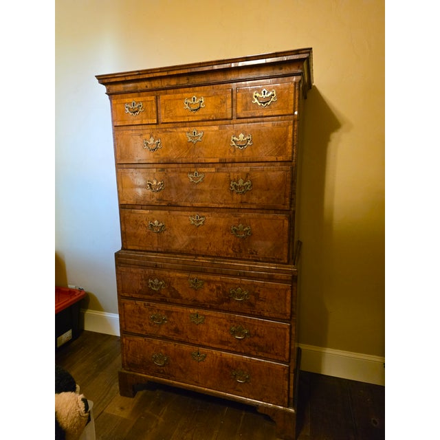 English Early 18th Century Burr Walnut Chest on Chest From Duke of Dorset Walmer Castle For Sale - Image 3 of 15