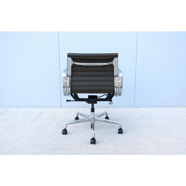 Metal MCM Herman Miller Eames Aluminum Group Management Chair in Hunter Brown Leather For Sale - Image 7 of 12