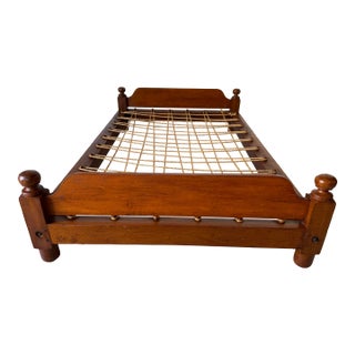 Antique American Walnut Rope Trundle Bed For Sale