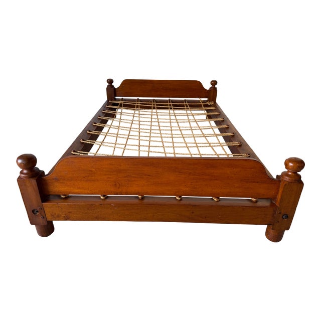 Antique American Walnut Rope Trundle Bed For Sale
