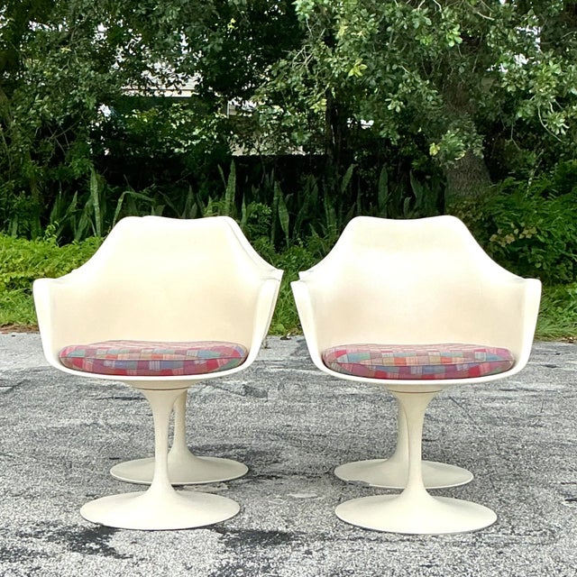 Knoll Vintage Mid-Century Modern Eero Saarinen Br50 Tulip Chairs - Set of 4 For Sale - Image 4 of 9