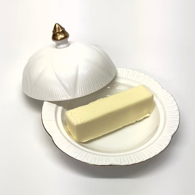 Mid 20th Century Pristine Gold-Embellished Bone China Butter Dish by Shelley England For Sale - Image 5 of 9