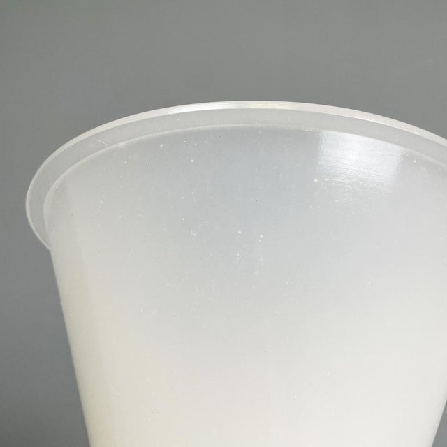 White Italian Modern Table Lamp in Murano Glass and Yellow Metal, 1980s For Sale - Image 8 of 17