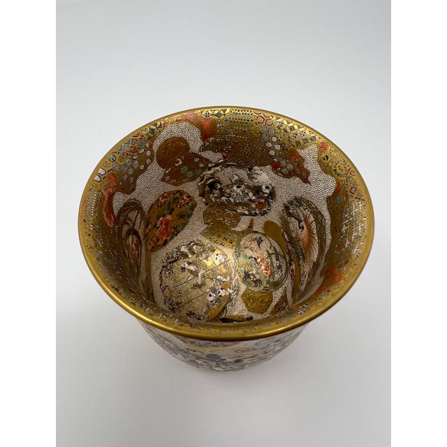 Early 20th Century Japanese Satsuma Moriage Gilt Karako Scene Jardinière Cup – Early 20th Century Export Art Pottery For Sale - Image 5 of 10