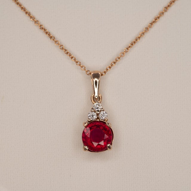 2020s Madagascar Ruby Pendant With Natural Diamonds in Solid 14k Gold – Round 4.5mm For Sale - Image 5 of 8
