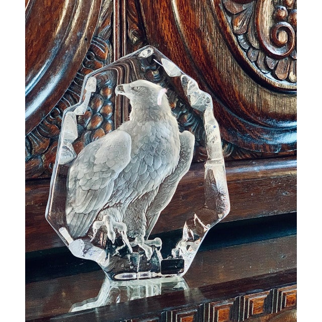 Exquisite realistic detail of a bald eagle sculpted in unleaded crystal by Swedish artist Mats Jonasson for Maleras...