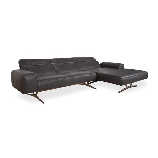 Monroe Leather Corner Sofa in Grey Anthracite and Wood Brown with Right Chaise Lounge and Manual Function from Koinor For Sale - Image 4 of 18