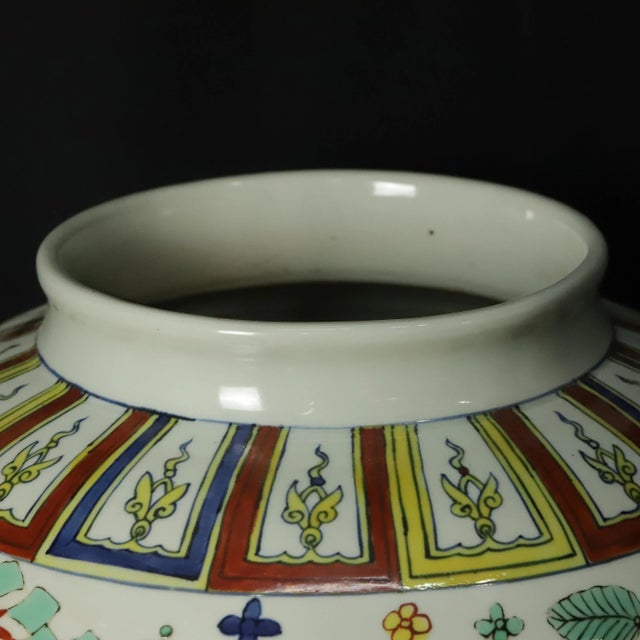 Jar With Colorful Fish and Algae Patterns. Great Ming Jiajing Make（maybe It's a 19th Century Bailout） For Sale - Image 4 of 13