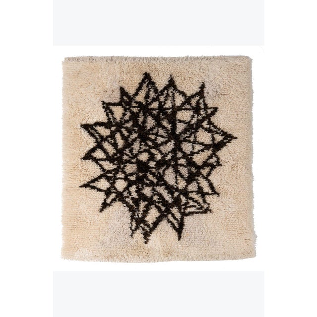 Hand-knotted in wool circa 1950-1960, this 4x5 vintage Finnish Rya rug titled “Saturnus” by Eyla Myllylä is a striking...