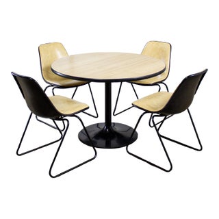 Mid-20th Century Mid-Century Modern Set 4 Krueger Chairs & Tulip Style Base Game or Dining Table For Sale