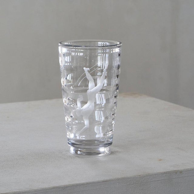 Large Dykare Vase in Etched Glass attributed to Vicke Lindstrand for Orrefors, 1930s For Sale - Image 3 of 11