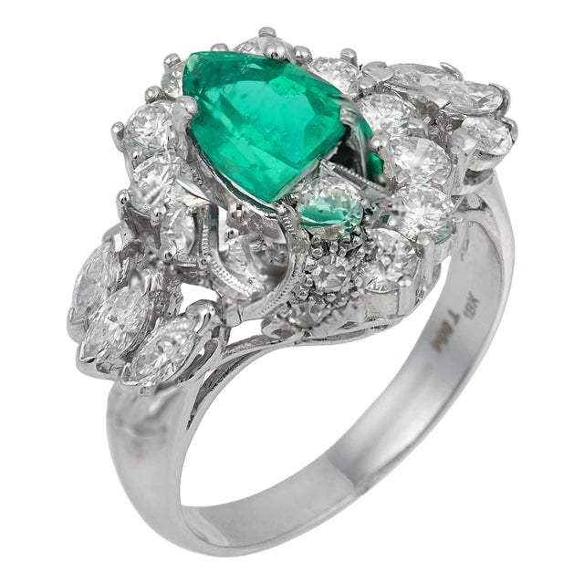 Vintage Emerald Diamond 18k White Gold Cocktail Ring, Size 6 For Sale