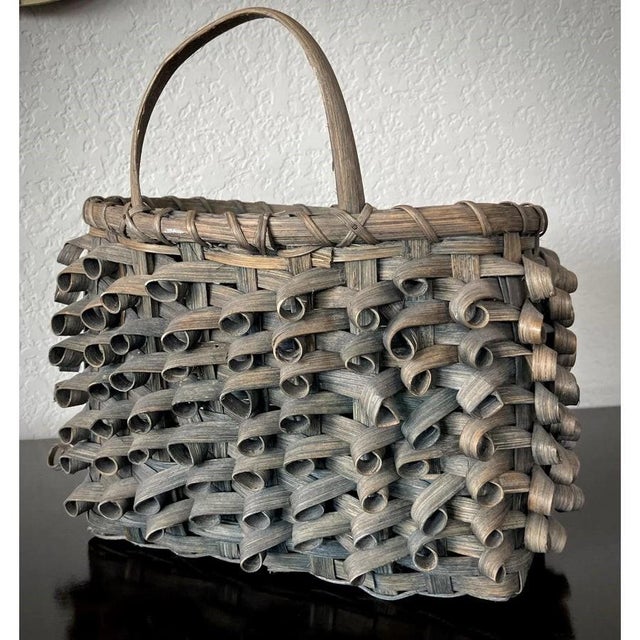 Mid 20th Century Mid 20th-Century Ash Splint Curly Weave Basket Wall Pocket in the Manner of Woodland Basket Makers of the Late 1800s For Sale - Image 5 of 18