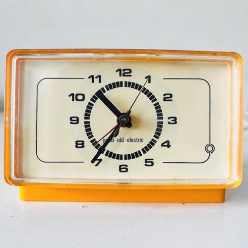 Plastic Vintage Electric Alarm Clock from Good Old Electric, 1970s For Sale - Image 7 of 7