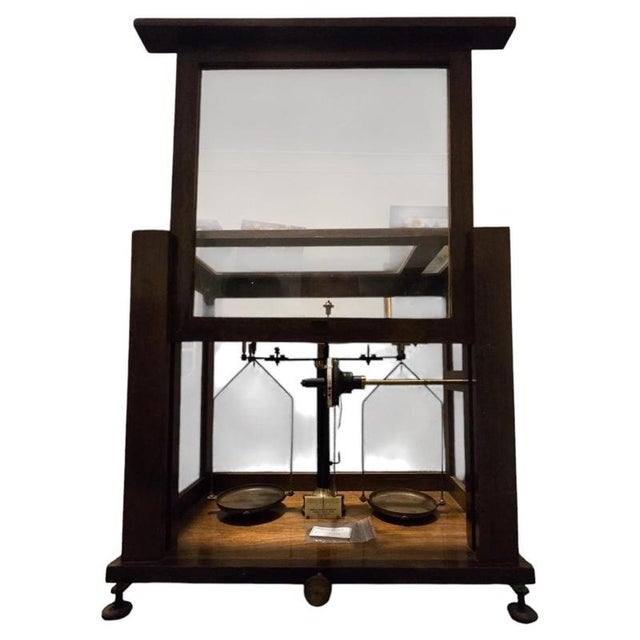 Mid-Century Analytical Laboratory Balance in Glazed Case by Baird & Tatlock, 1950s For Sale - Image 3 of 12