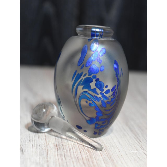 Art Glass Perfume Bottle by Robert Eickholt 1994 Iridescent Blue Splatter For Sale - Image 14 of 16
